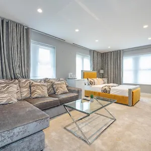 *re7c* Ground Floor Room, For Your Relaxed & Cosy + Free Parking + Free Fast Wifi * , Batley United Kingdom